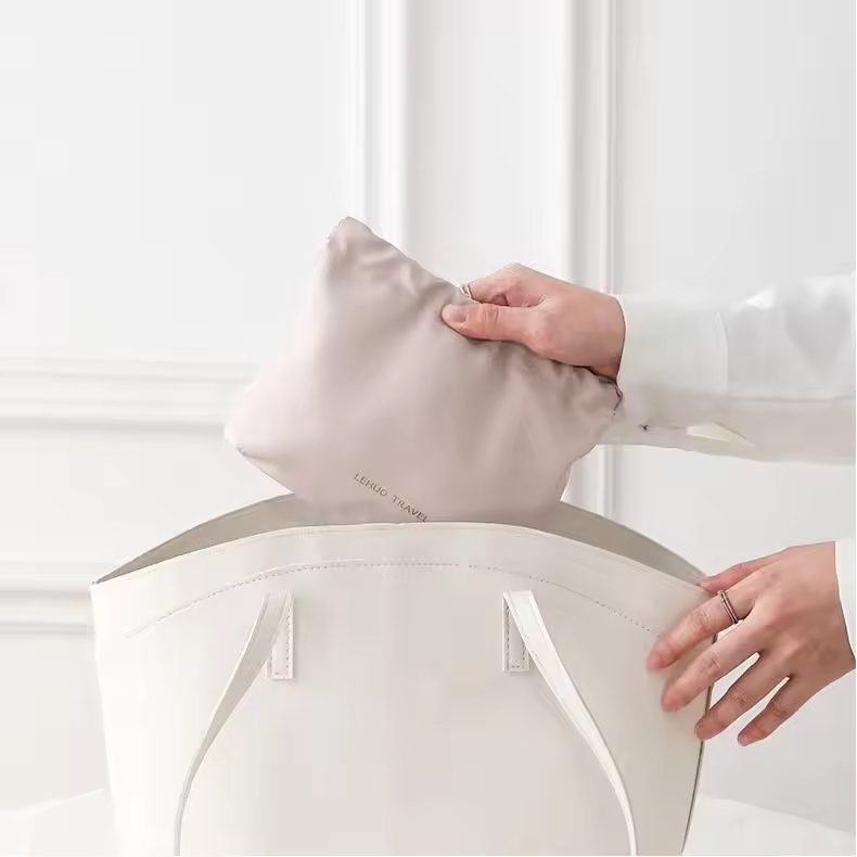2026 Custom Portable Waterproof Wrinkled Snap Closure Makeup Bag Custom Travel Storage Leather Pouch Small Cosmetic Bag