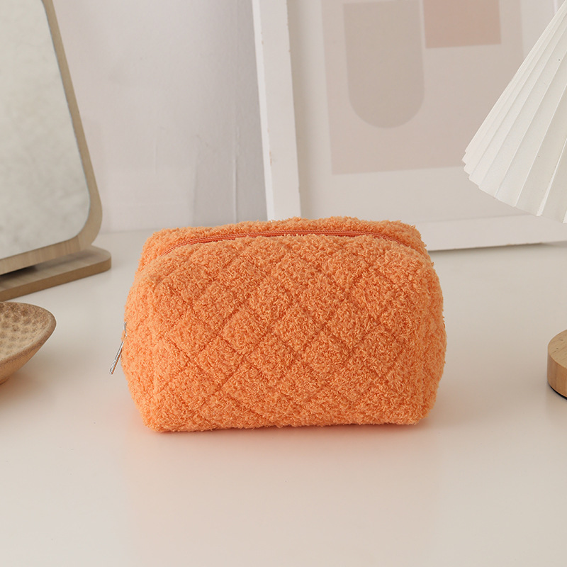 Custom Large Capacity Teddy Fur Traveling Cosmetic Bag OME Quilt Soft Velvet Pouch Luxury Wool Plush Furry Makeup Purse