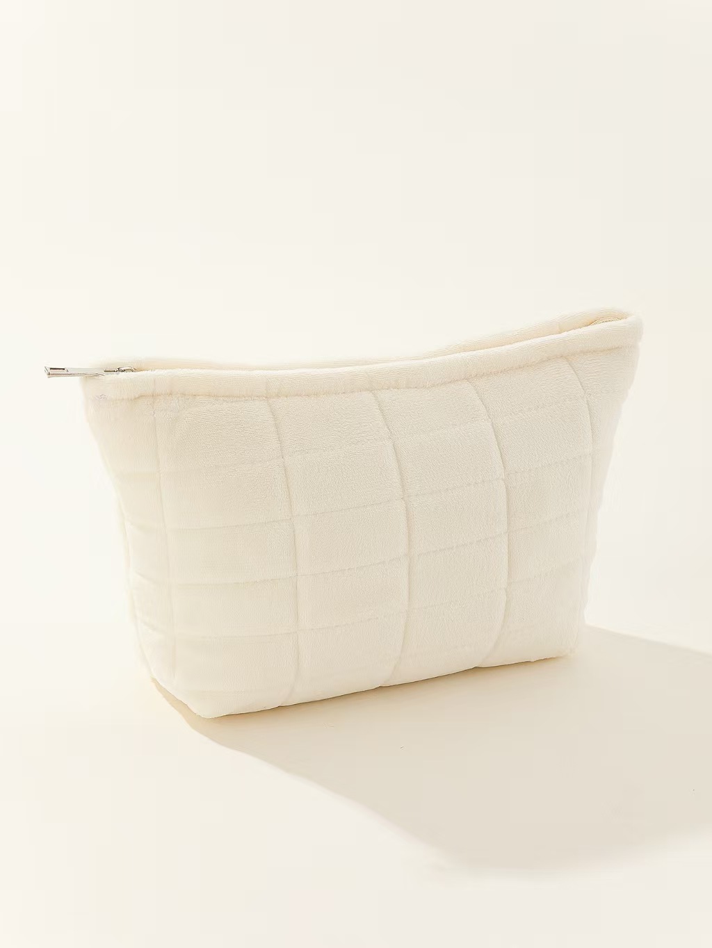 Factory Wholesale Soft Velvet Cute Multi Color Pluffy Cosmetic Pouch Exquisite Makeup Bag For Women Girls