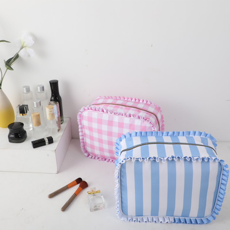 Wholesale Customized Soft Makeup Toiletry Bag Large Size Nylon Gingham Ruffle Pillow Cosmetic Bag
