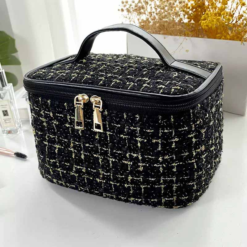 Wholesale Large-Capacity Portable Travel Makeup Bag Zipper New Popular Portable Toiletries Makeup Storage Bag Manufacturer