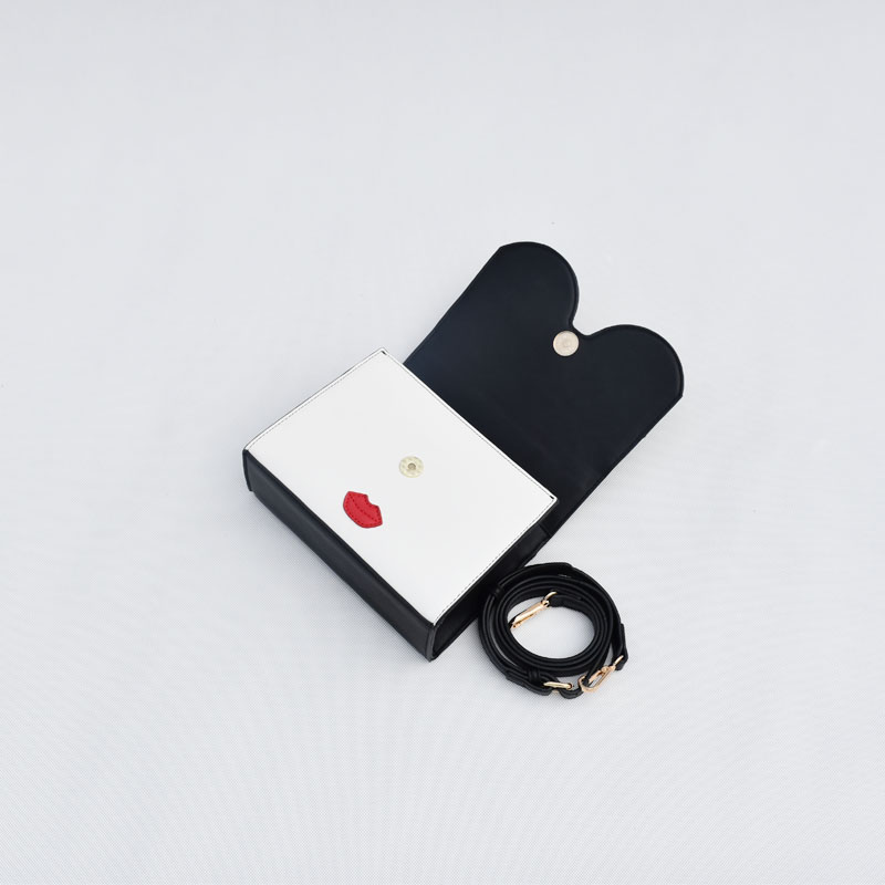 Fashionable Crossbody Cosmetic Bag Designed for Ladies, Featuring a Cartoon-style Small Check Pattern.