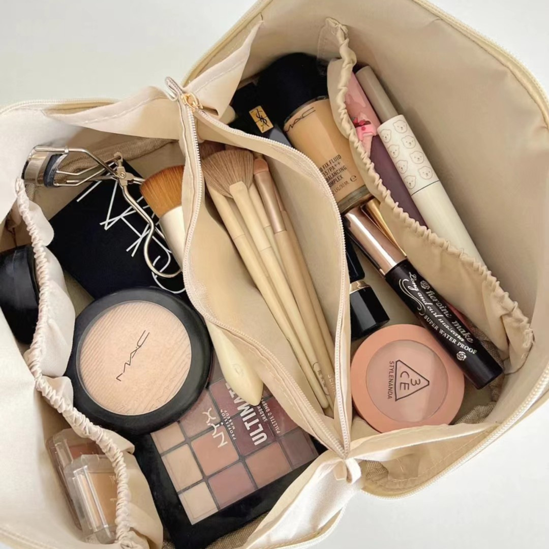 Custom Large Portable Makeup Bag - Travel Cosmetic Bag Opens Flat for Women &amp; Girls - Zipper Makeup Pouch