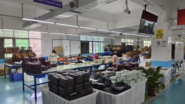 Complete cosmetic bag production line at Shenzhen Jaspa Beauty manufacturing plant