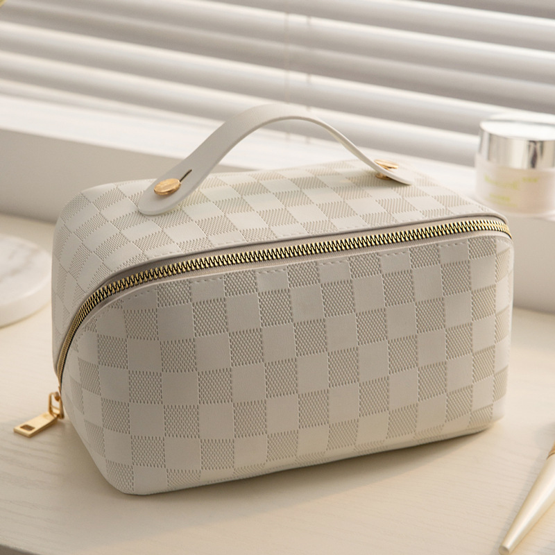 Wholesale Large Capacity Makeup Travel Bag Fashion PU with Zipper Closure Custom Portable and Waterproof for Women