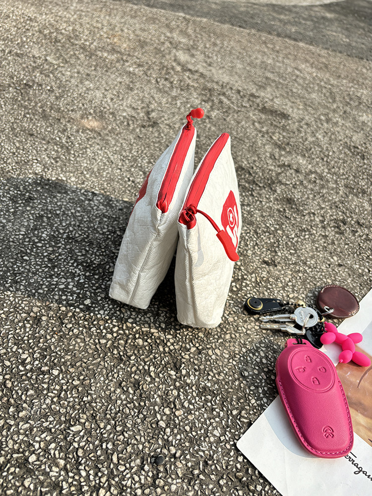 Fashion Tyvek Waterproof Zipper Storage Bag with Letter Pattern for Charger and Sundries Portable Cosmetic Bag