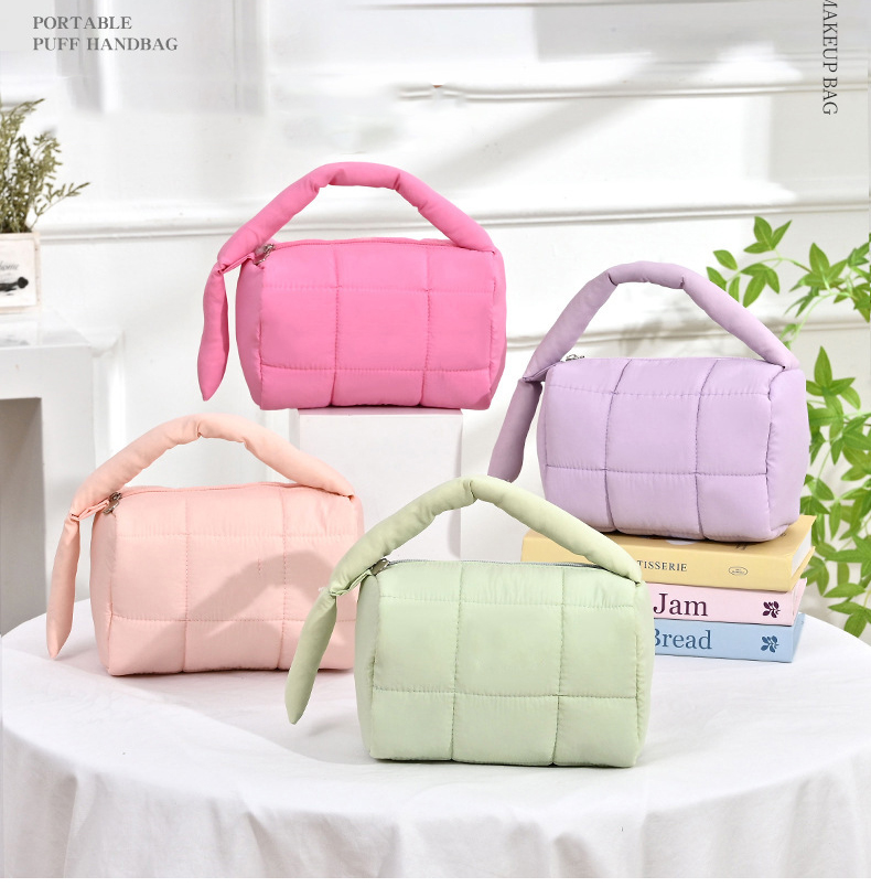 Women's Quilted Makeup Tool Storage Bag Private Label Cute Zipper Closure Large Capacity Puffer Makeup Organizer