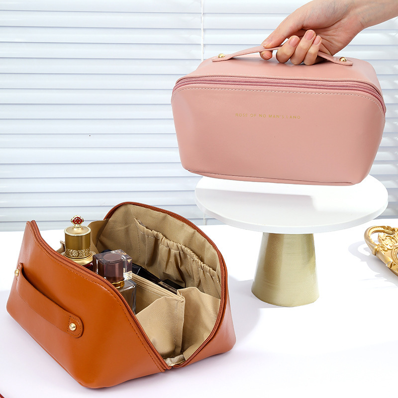Cosmetic bag details
