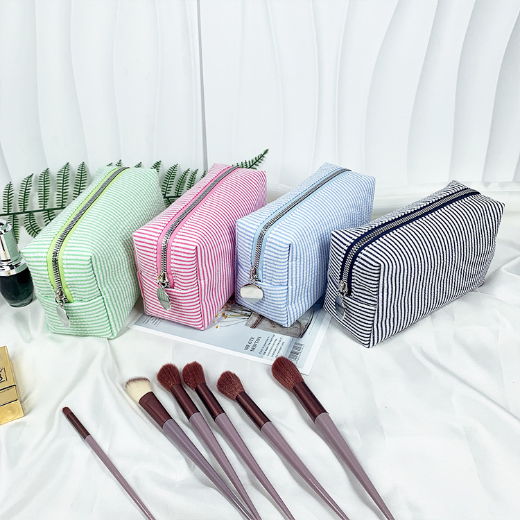 Qetesh Hot-selling Soft Striped Design Makeup Bag Customization Lightweight Portable Travel Large Capacity Cosmetic Storage Bag