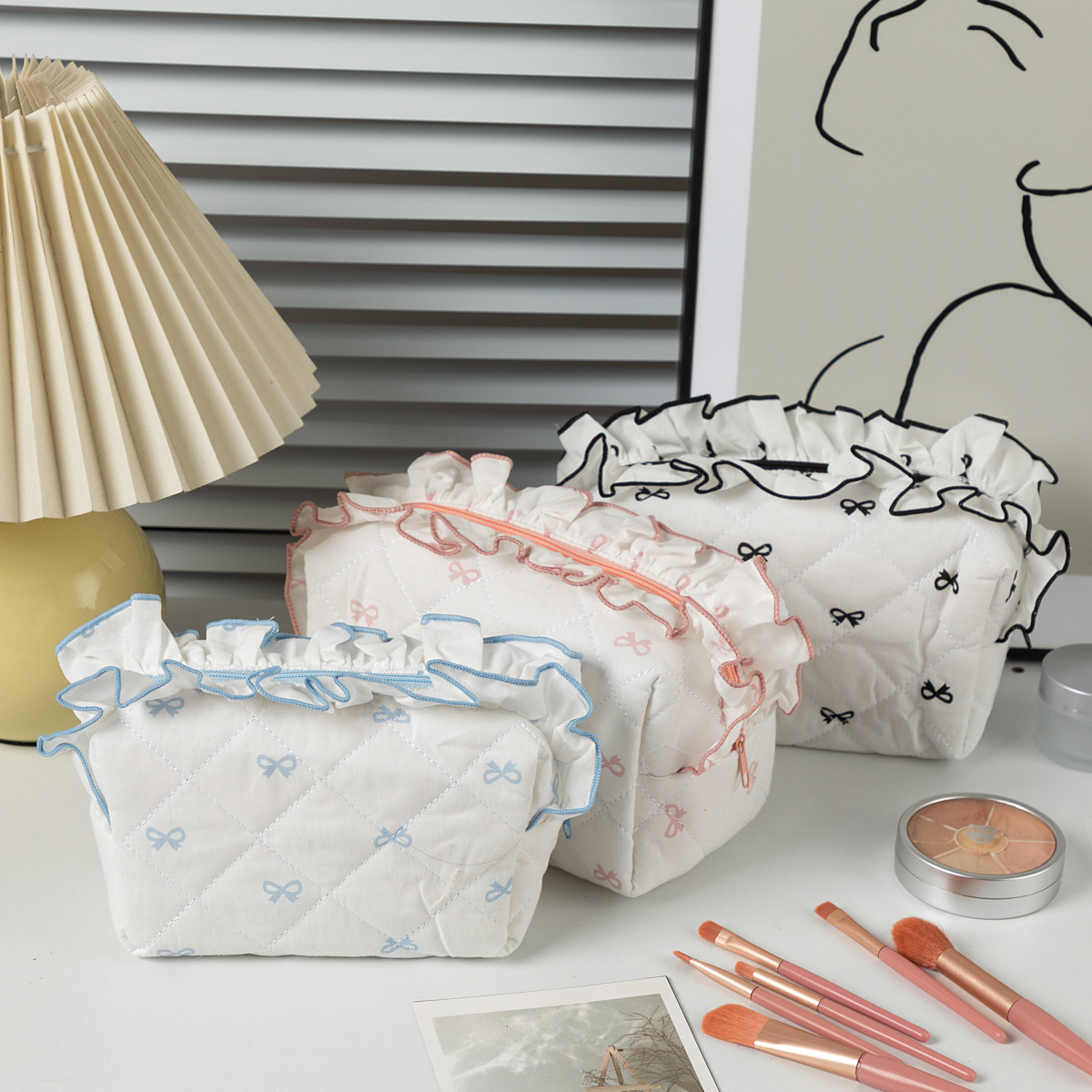 Fashionable Travel Makeup Pouch Cute Portable Lace Bow Cosmetic Bags &amp; Cases High Quality Beauty Makeup Bag