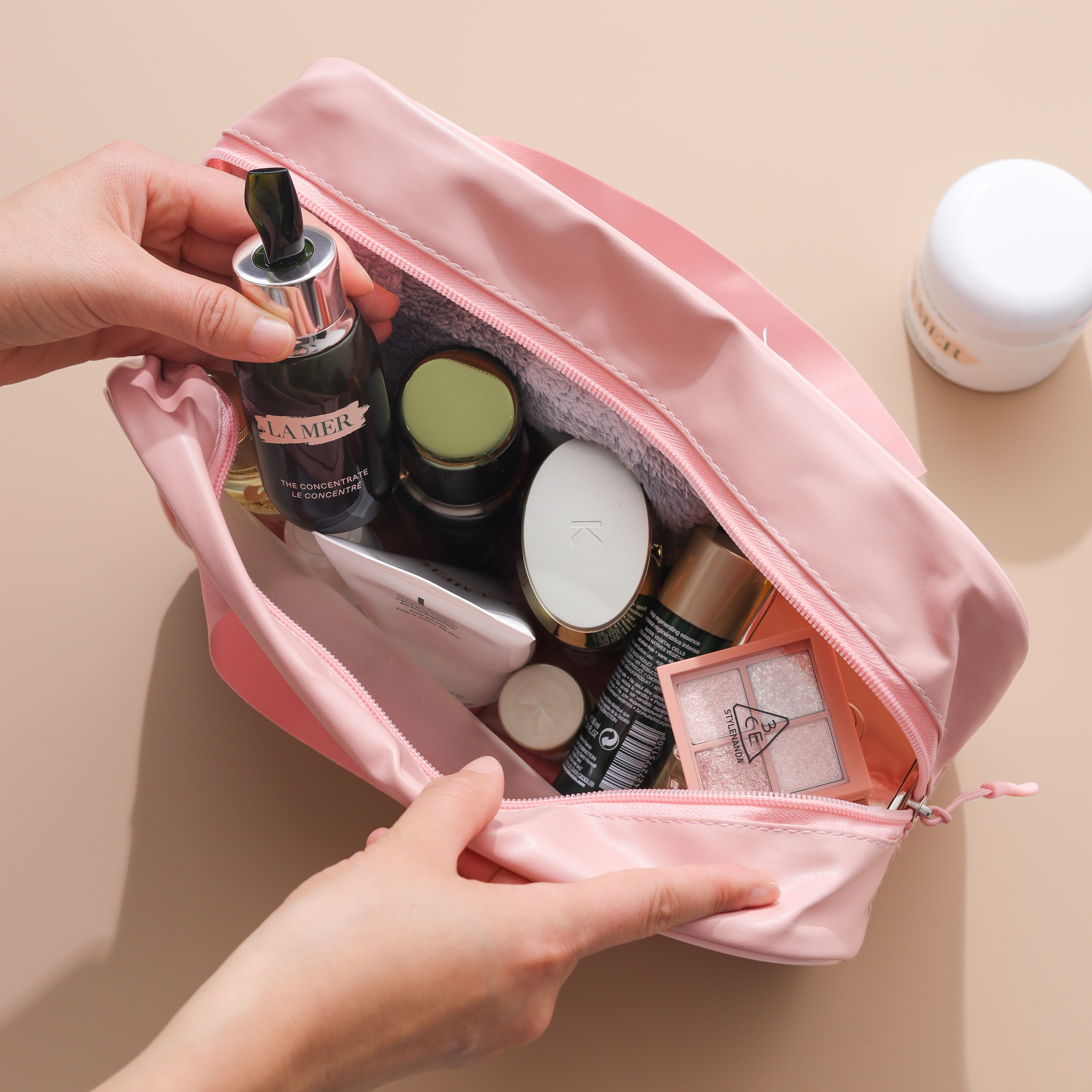 Simple Lovely pink Custom logo Makeup Bag Cosmetic &amp; Toiletry Bags Cosmetic Bag with Zipper for Girls Women for Travel Swimming