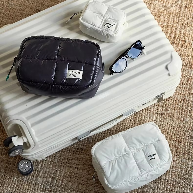 Professional Makeup Bag Supplier Tycoon White Black Cosmetic Storage Pouch Waterproof Toiletry Organizer Bag for Travel