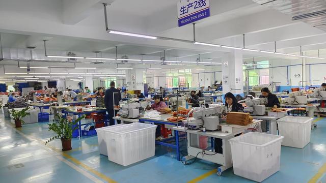 Quality control inspection of cosmetic bags in Jaspa Beauty manufacturing facility