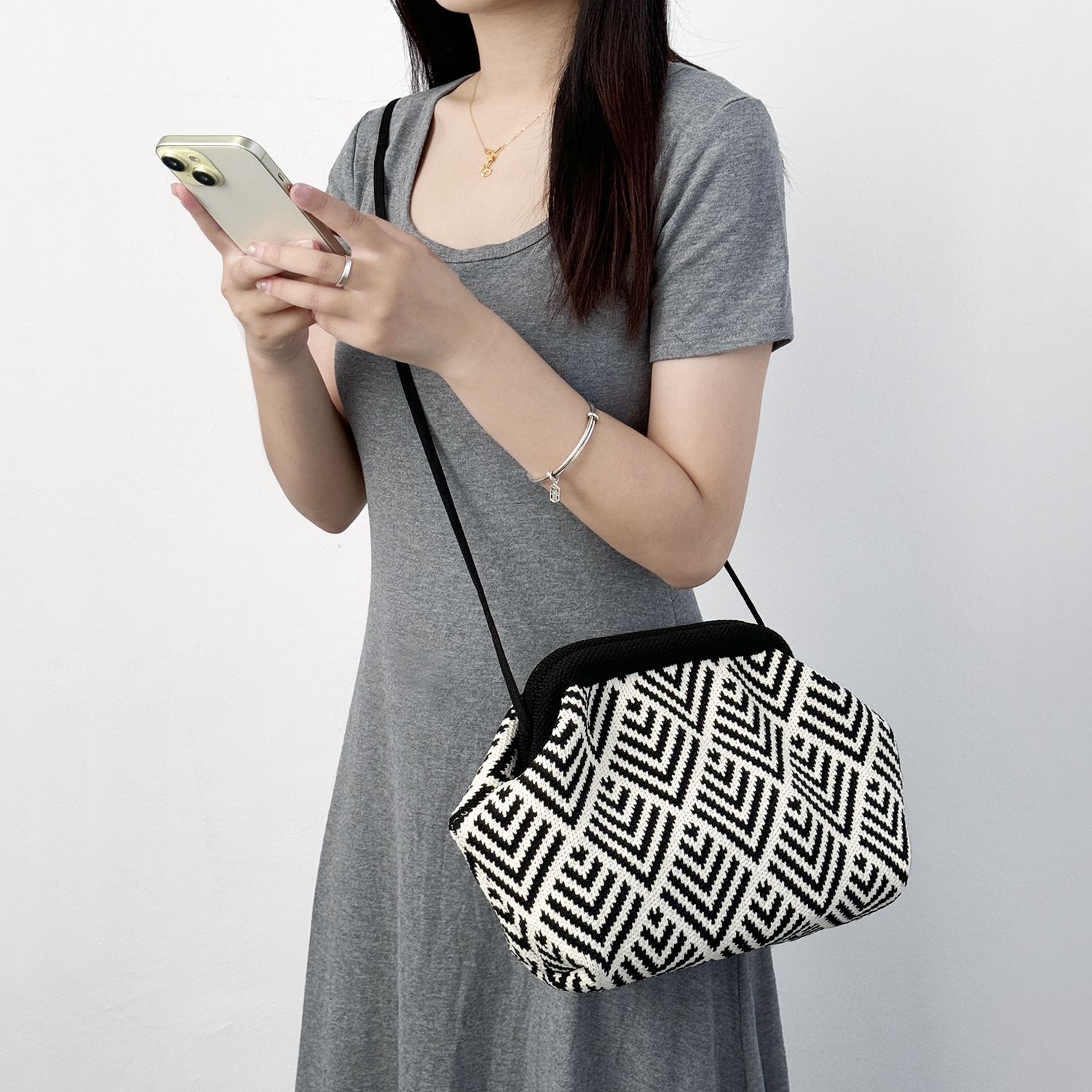 Luxury Minimalist Lady Handbag New Commute Evening Clutch String Strap Knitted Makeup Storage Pouch Fashionable Vintage Winter