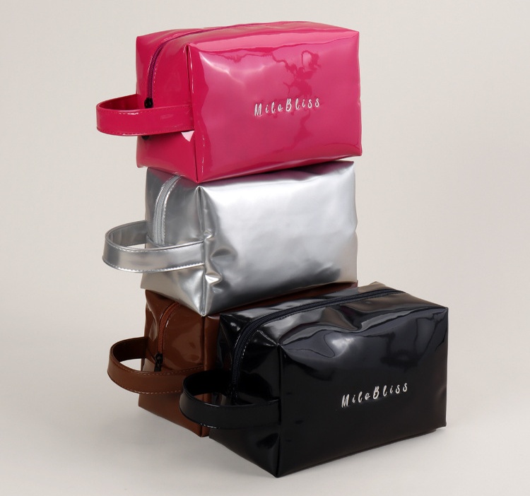 2025 New Fashion Waterproof Cosmetic Bag Custom Girls Glossy Toiletry Bag Makeup Pouch With Handle