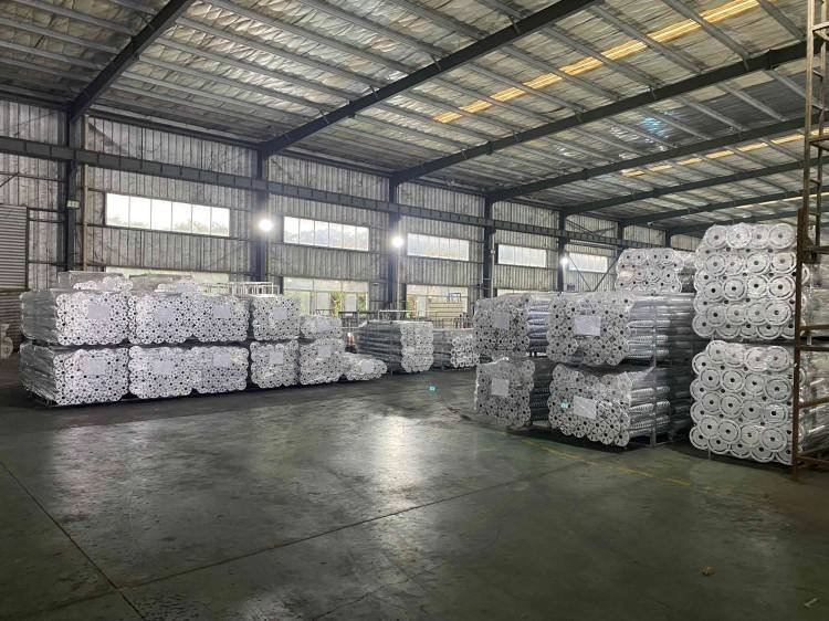 Sistema de Pilares Helicoidais Projetado para Controle de Erosão e Reforço de Terraplenagem de Grau Profissional