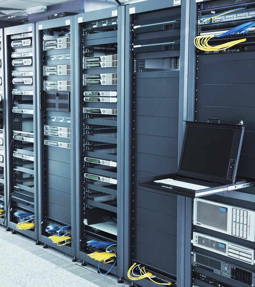 Sala de computadores eletrônicos, subestação elétrica, sala de telecomunicações
