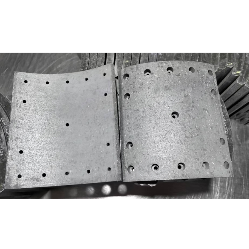 Heavy Duty Truck Brake Lining 15 14 Hole Rear Drum Brake Lining for Volvo FAW Sinotruk Dongfeng