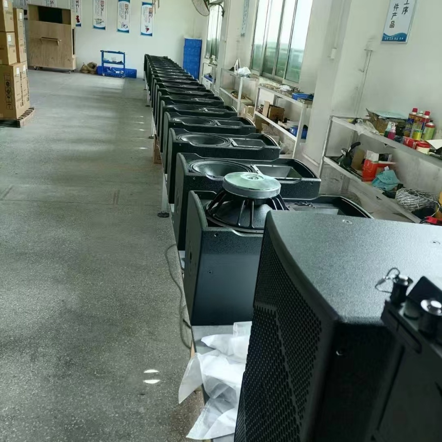 Sistema de Som de Linha Array de Alta Potência Premium com Clareza e Alcance Excepcionais para Aplicações de Áudio Profissional em Grandes Locais, Concertos e Eventos