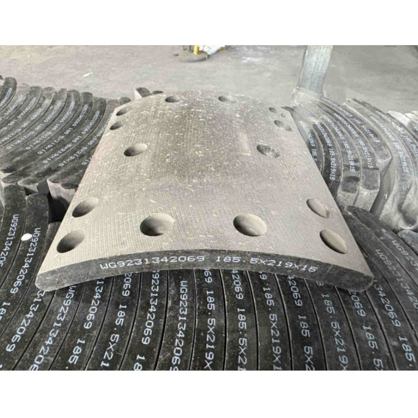 Heavy Duty Truck Brake Lining 15 14 Hole Rear Drum Brake Lining for Volvo FAW Sinotruk Dongfeng
