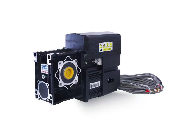 Sistema de Controle de Portão Rolante Industrial Inteligente para Segurança Aprimorada
