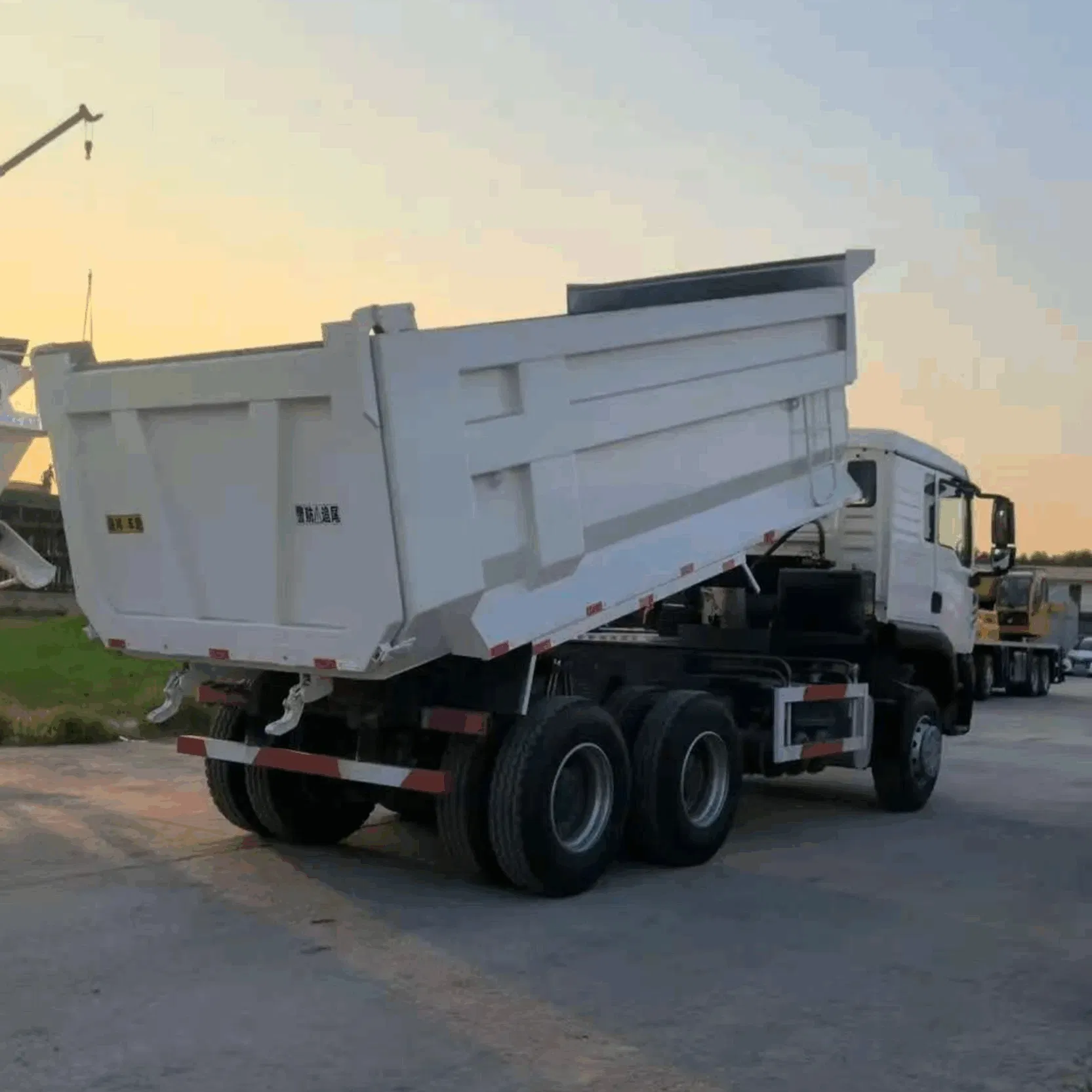 Caminhão basculante 6X4 HOWO 24V Sistema elétrico alternador de alta potência partida confiável em condições climáticas extremas