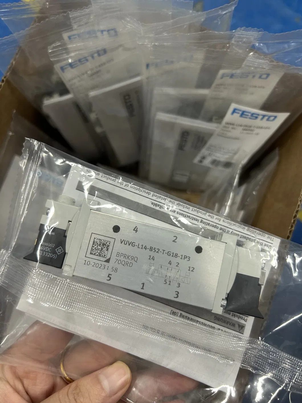 Válvula Solenoide Vuvg-L14-B52-T-G18-1p3 566500 Componentes Pneumáticos para a Alemanha Ponto Original