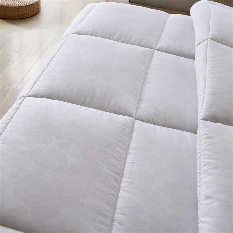 Manufacturer Wholesale Micofiber Bed Quilt, Super Soft Down Alternative Bedding Duvet, Custom Design All Season Polyester Comforter