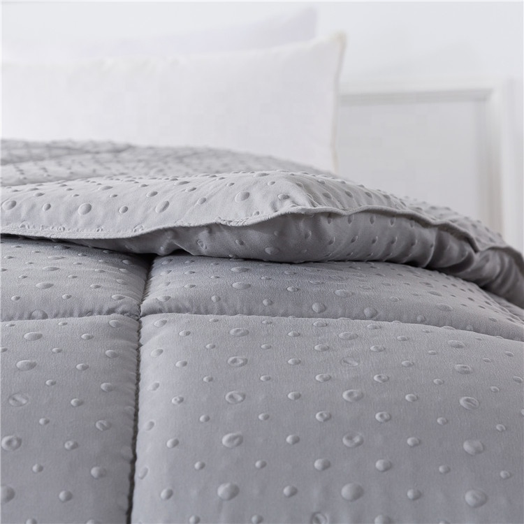 China Factory Wholesale Custom Design Embossed Solid Color Microfiber Polyester Microgel Fiberfill All Season Home Bed Sleeping Comforter Duvet Insert