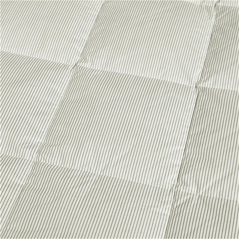 Breathable Summer Sleep Stripe Print Duvet with Lightweight Construction