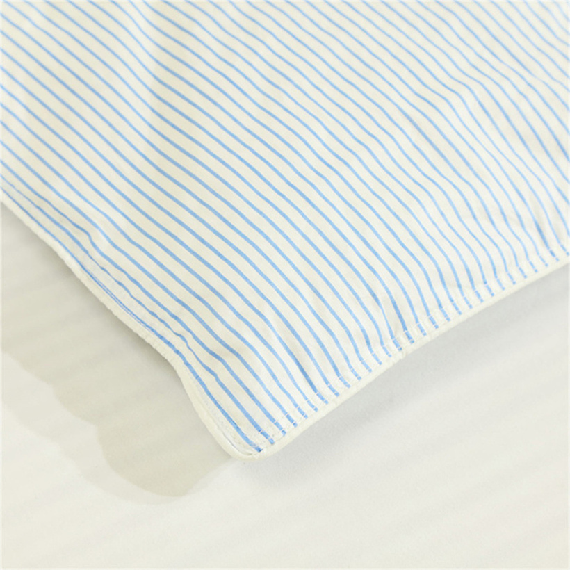 Breathable Summer Sleep Stripe Print Duvet with Lightweight Construction