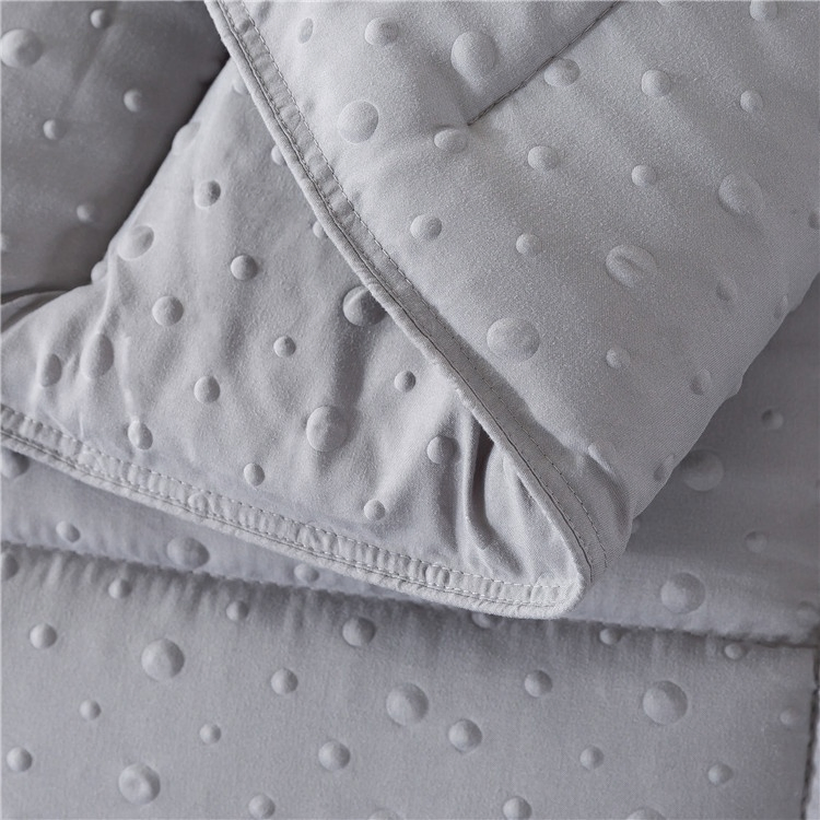 China Factory Wholesale Custom Design Embossed Solid Color Microfiber Polyester Microgel Fiberfill All Season Home Bed Sleeping Comforter Duvet Insert