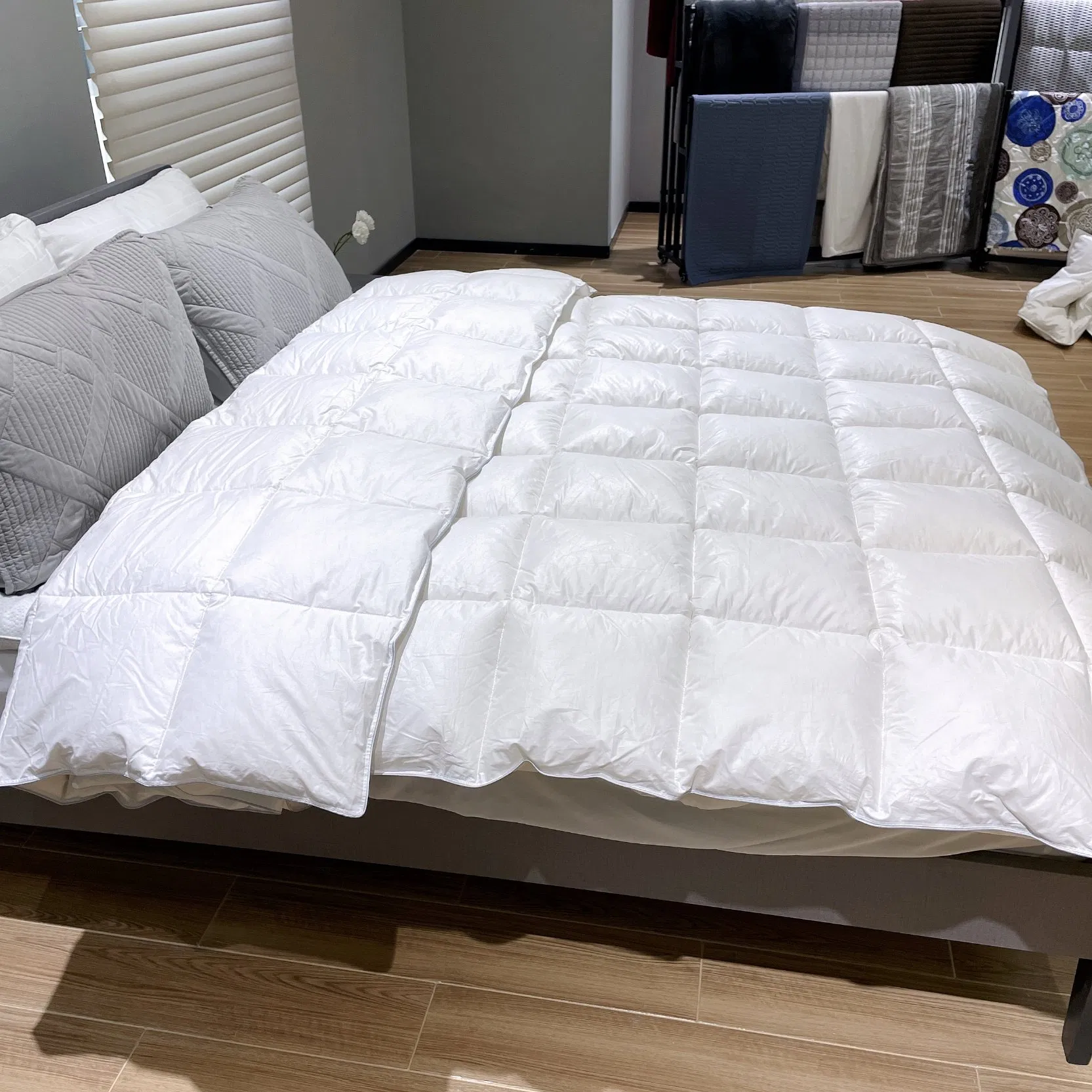 Factory Supply 100% Combed Cotton Shell 100% Natural New Australia Wool Filled Customized Design Winter Warm Bedding Duvet Insert