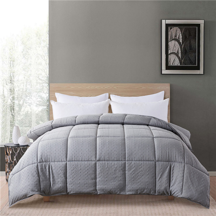 China Factory Wholesale Custom Design Embossed Solid Color Microfiber Polyester Microgel Fiberfill All Season Home Bed Sleeping Comforter Duvet Insert
