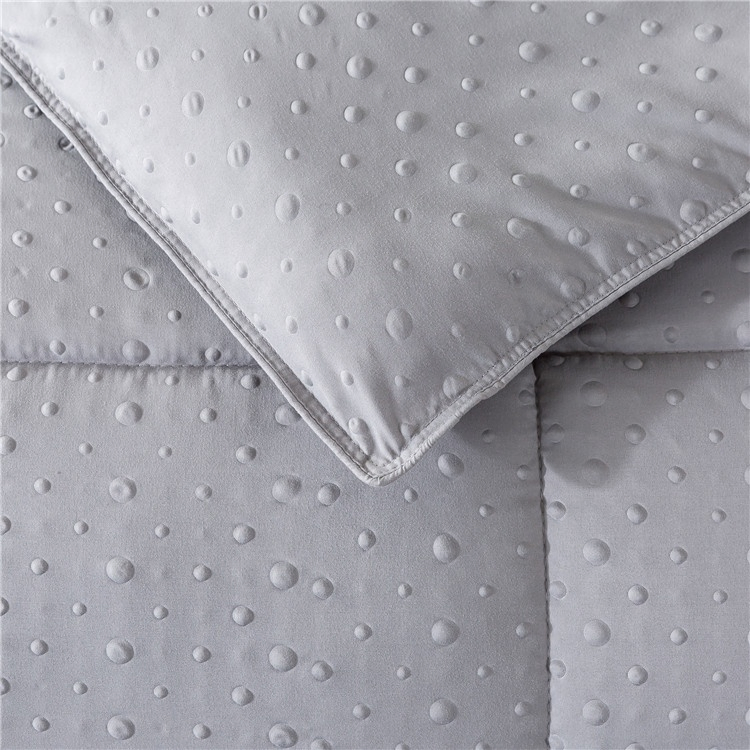 China Factory Wholesale Custom Design Embossed Solid Color Microfiber Polyester Microgel Fiberfill All Season Home Bed Sleeping Comforter Duvet Insert