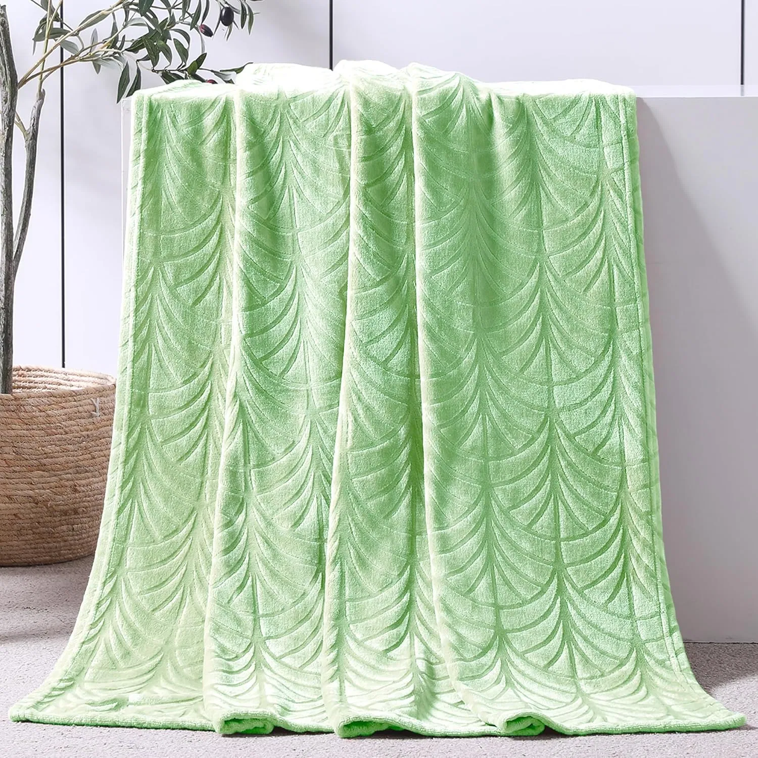 Super Soft Fluffy Fleece Blanket for Cozy Winter Nights