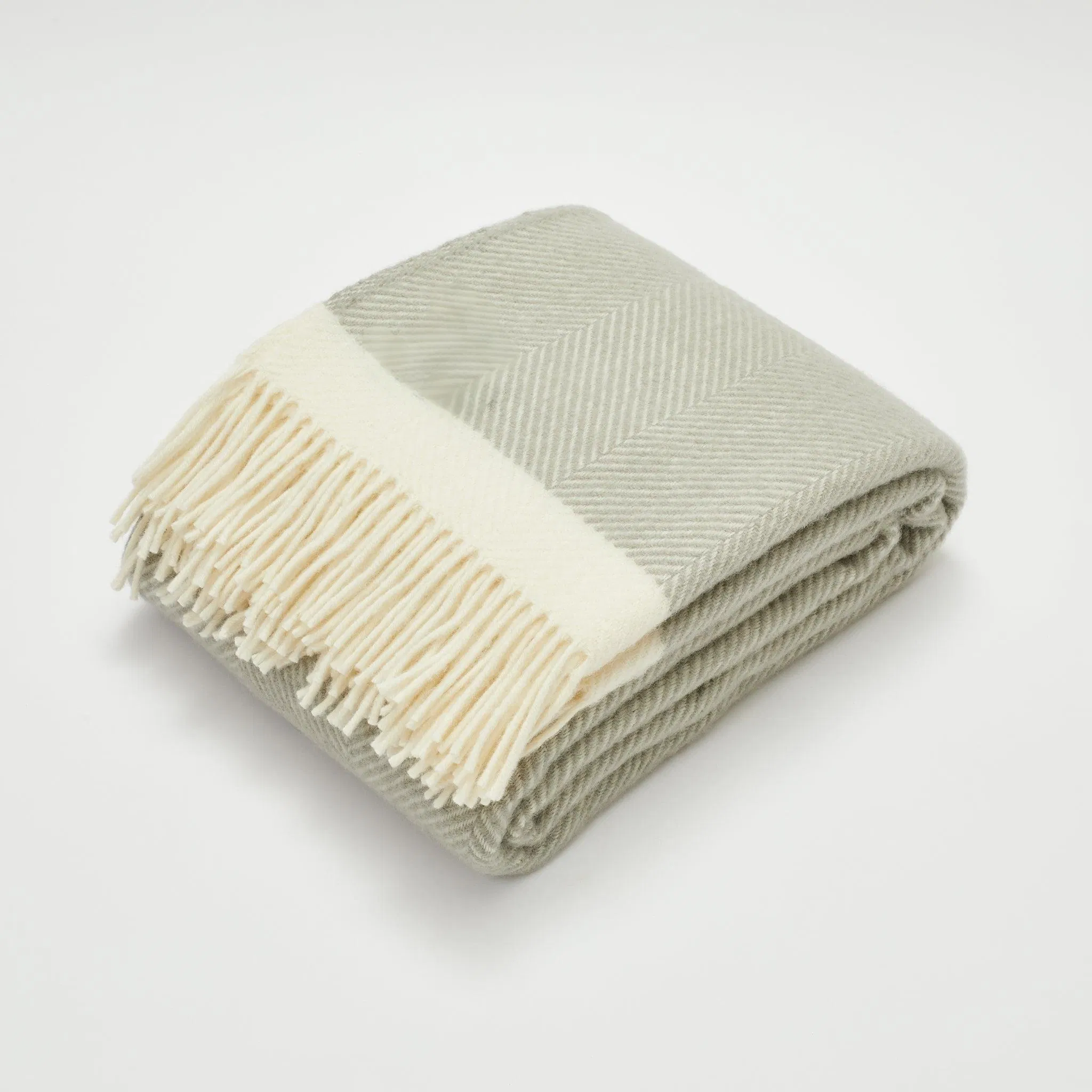 Classic Twill Wool Throw Blanket with Fringes for Autumn