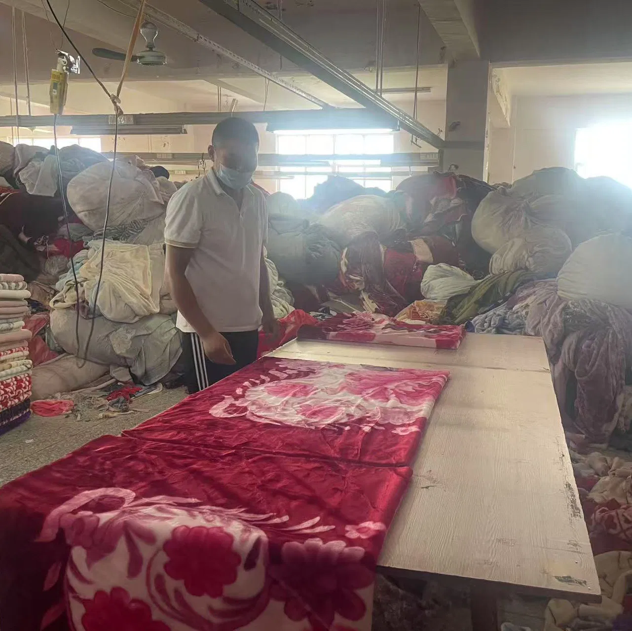 100% Polyester Hot Sale Super Soft Luxury Polyester Throw Soft Skin Friendly Microfiber Fleece Blanket Bed Sofa Baby Adult Blankets