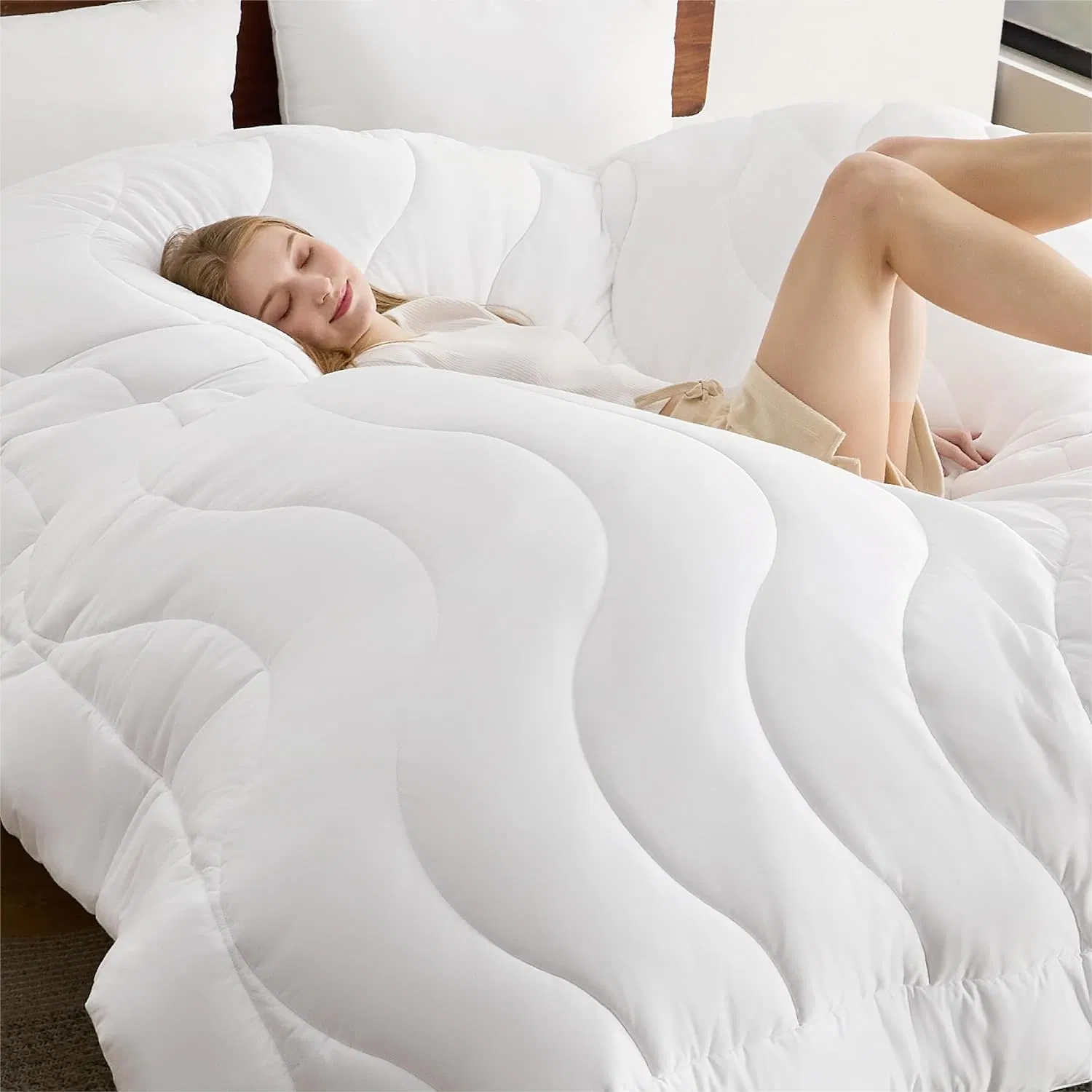 Luxurious White Quilted Down Alternative Comforter with Corner Tabs