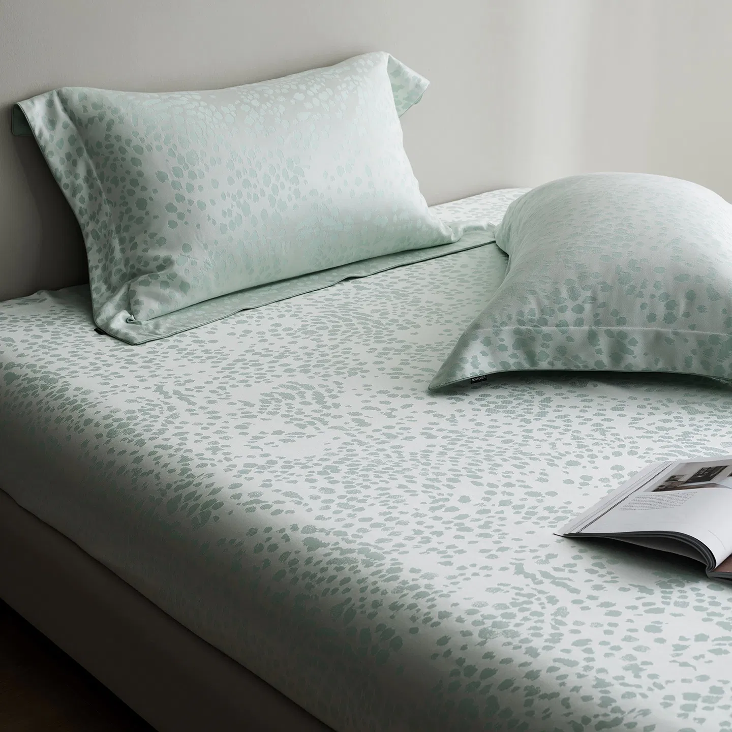 Organic Bamboo Fiber Yarn-Dyed Jacquard Flat Sheet Soft Cooling Mat Three-Piece Home Textile Bedding Bed Sheets Set Double Pillowcase Bed Sheets