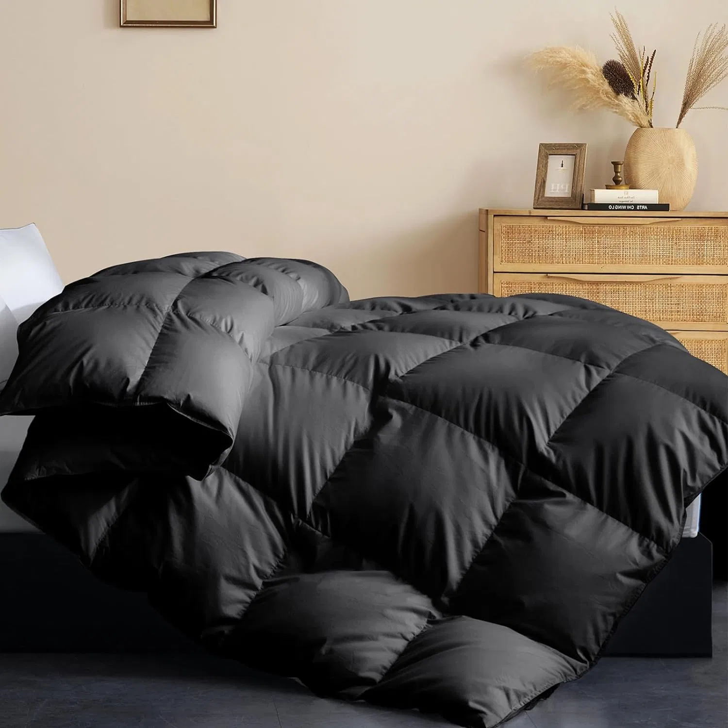 All-Season Luxurious Black Duvet Insert with Cotton Cover