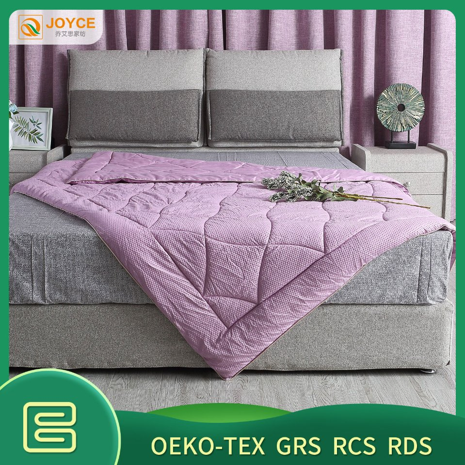 Factory Directly Wholesales Seersuckers Comforter with Down-Alternative Infused