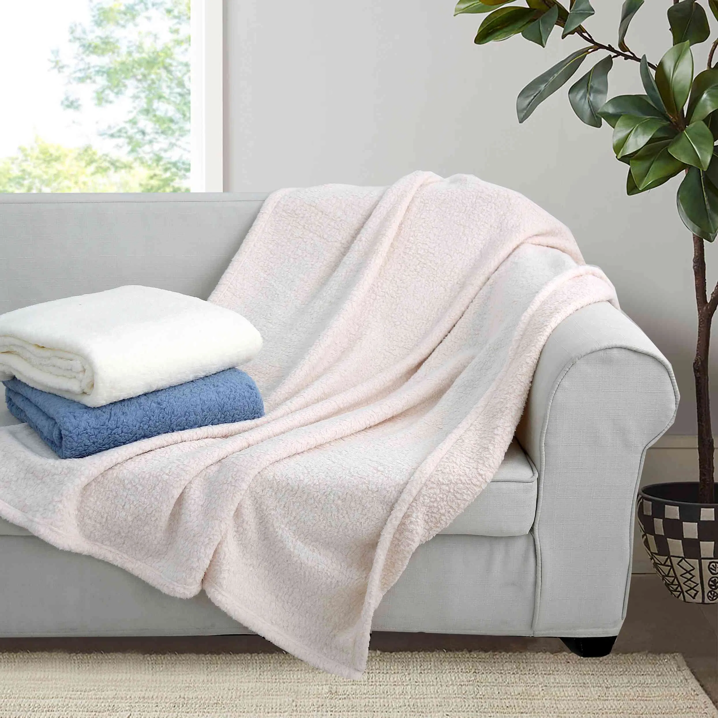 Wholesale OEM Christmas Gift Oekotex-100 Polyester Microfiber Fleece Custom Mink Throw Blanket