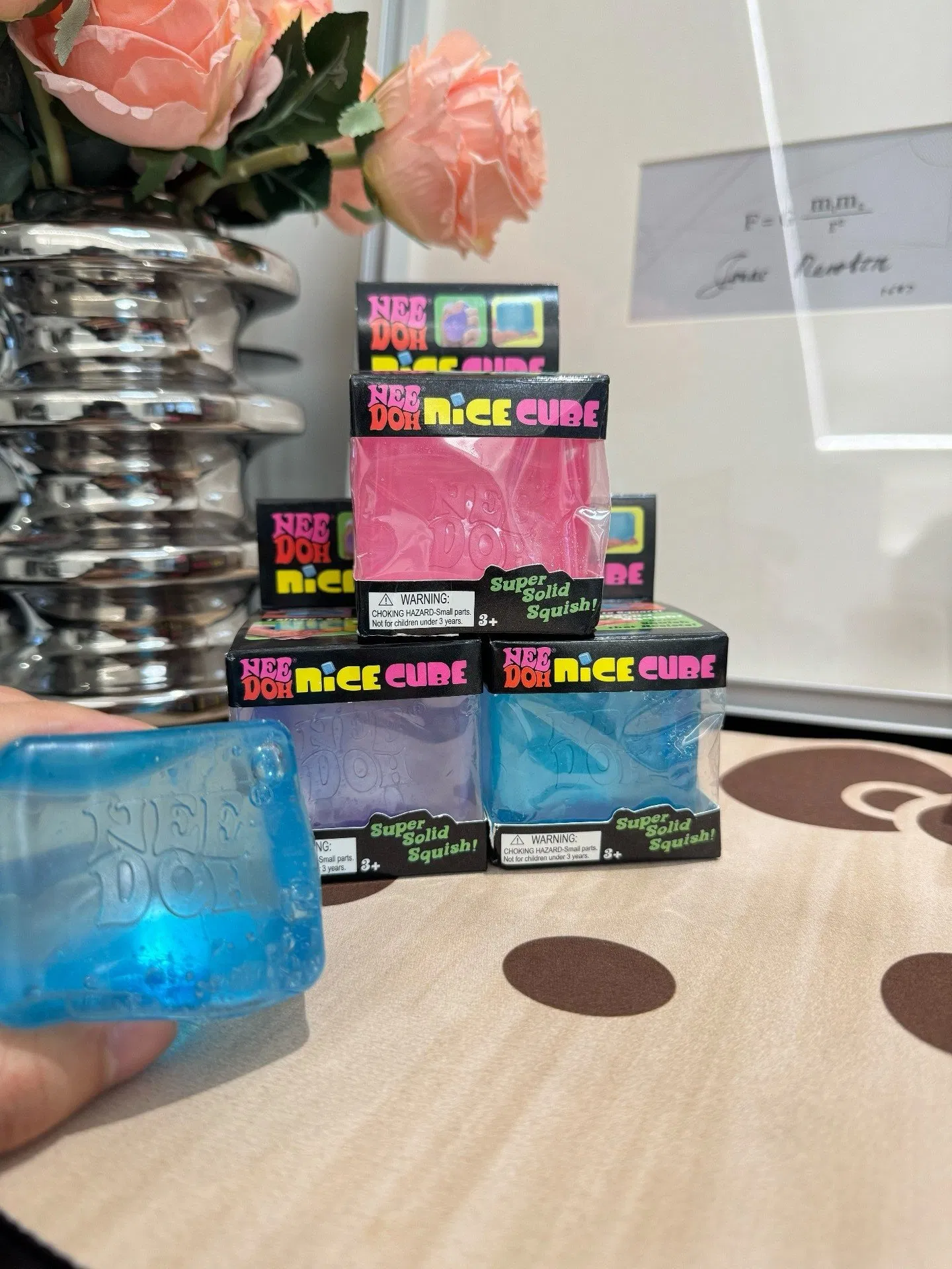 Brinquedo Sensorial Schylling Needoh Nice Ice Dumpling Baby, Brinquedo Squeeze Super Sólido, Brinquedos Squishy, Cubo Fidget Needoh, Alívio de Estresse