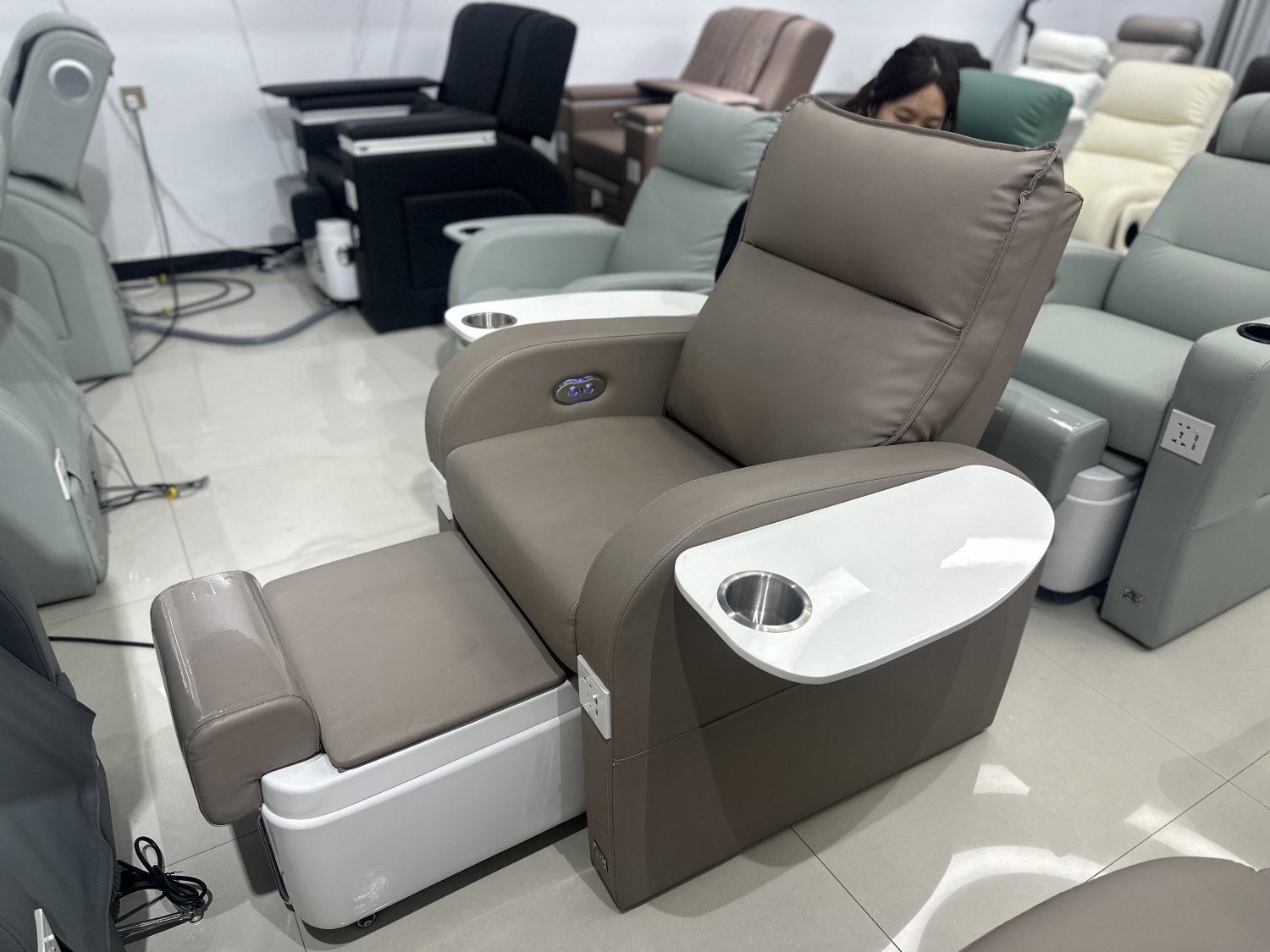 Chaise Manucure Spa Massaging Pedicure Chair Set Silla Para Comfortable Full Body Manicure PU Leather Massage Pedicure Chairs