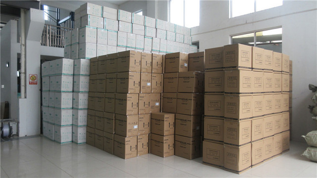JZCare medical grade syringe quality inspection and cleanroom production