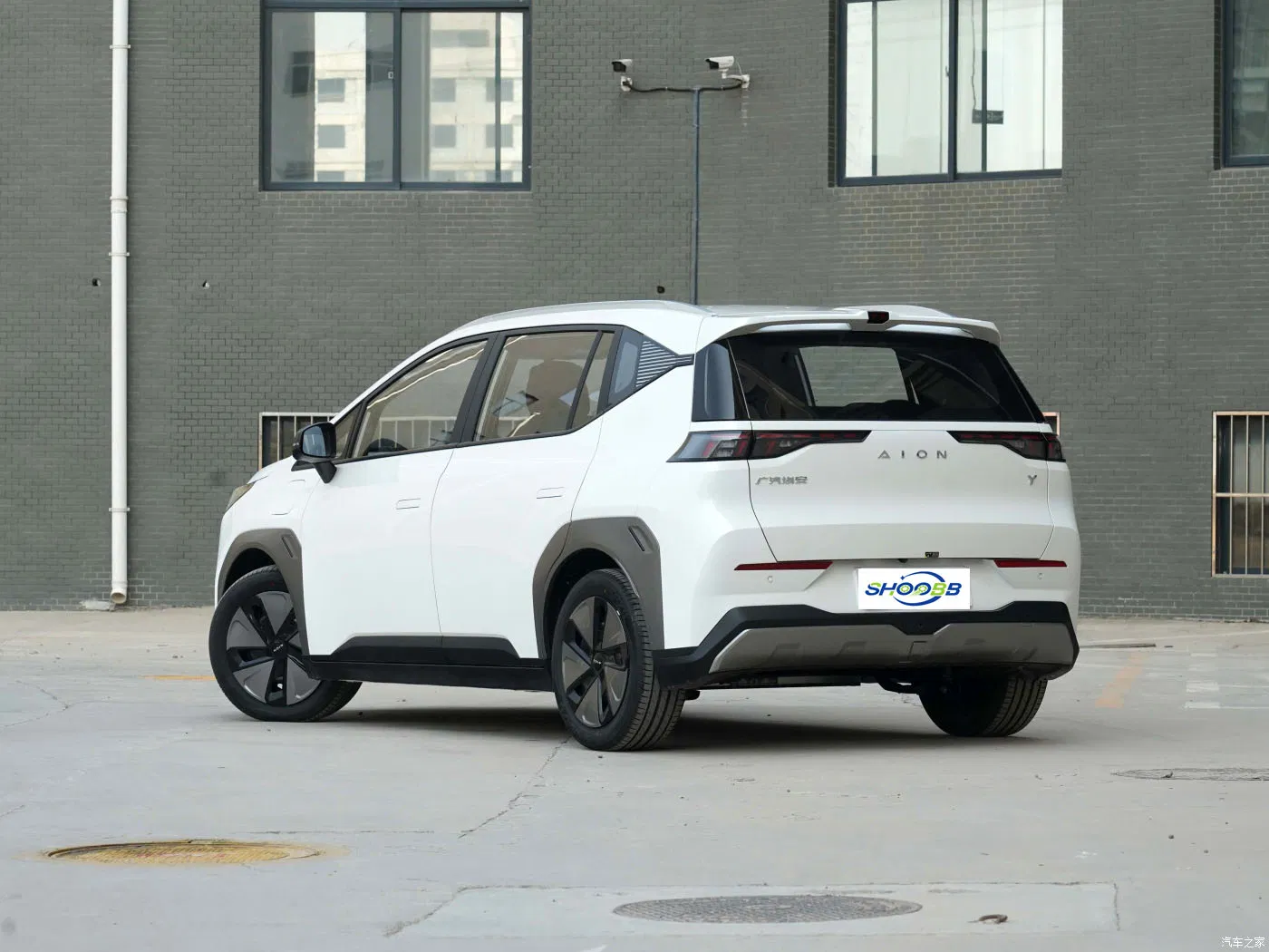 Amazing Price Rhd Charging Car Aion Y Fully Electric Vehicle with Ecc