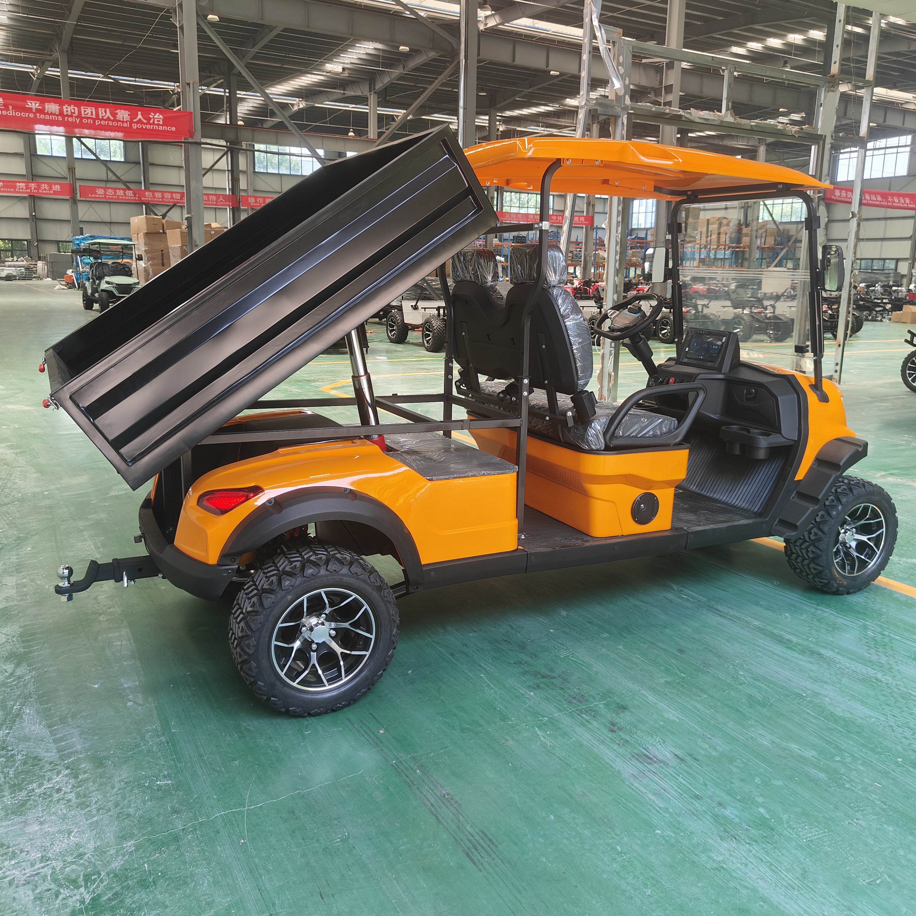 2 Seater Dump Golf Cart with Tilting Box, Hotel Resort Electric Shuttle