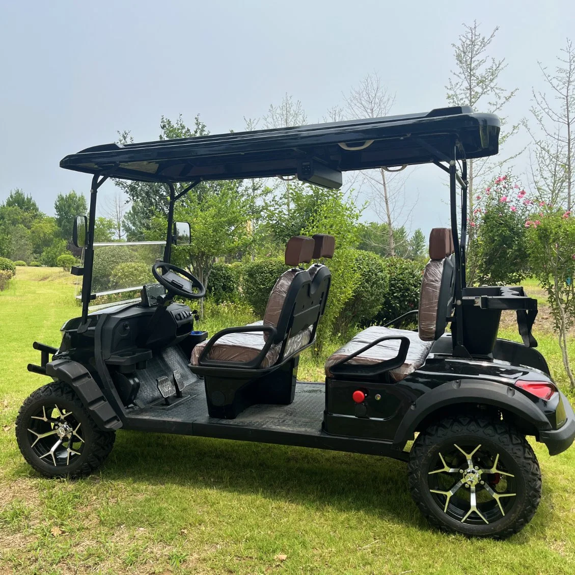 2024 New Power Battery 4 Person Electric off-Road Golf Cart 4 Wheel Club Car 4/5kw Solar Panels Powered Golf Carts for Adult