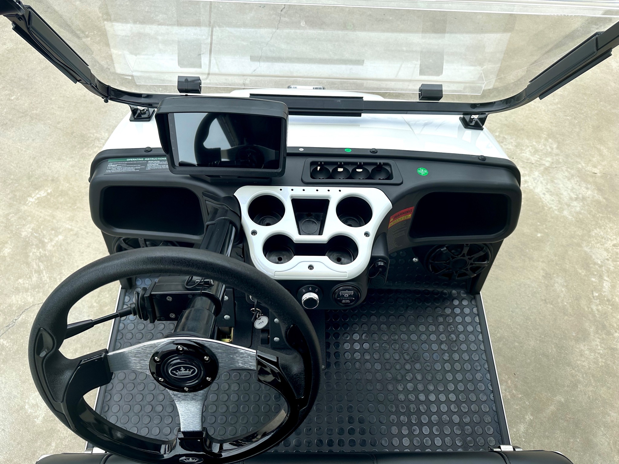 HDK Carrier 6 Lithium Electric Golf Cart 6 Passenger Smooth Ride for Property and Resort Service